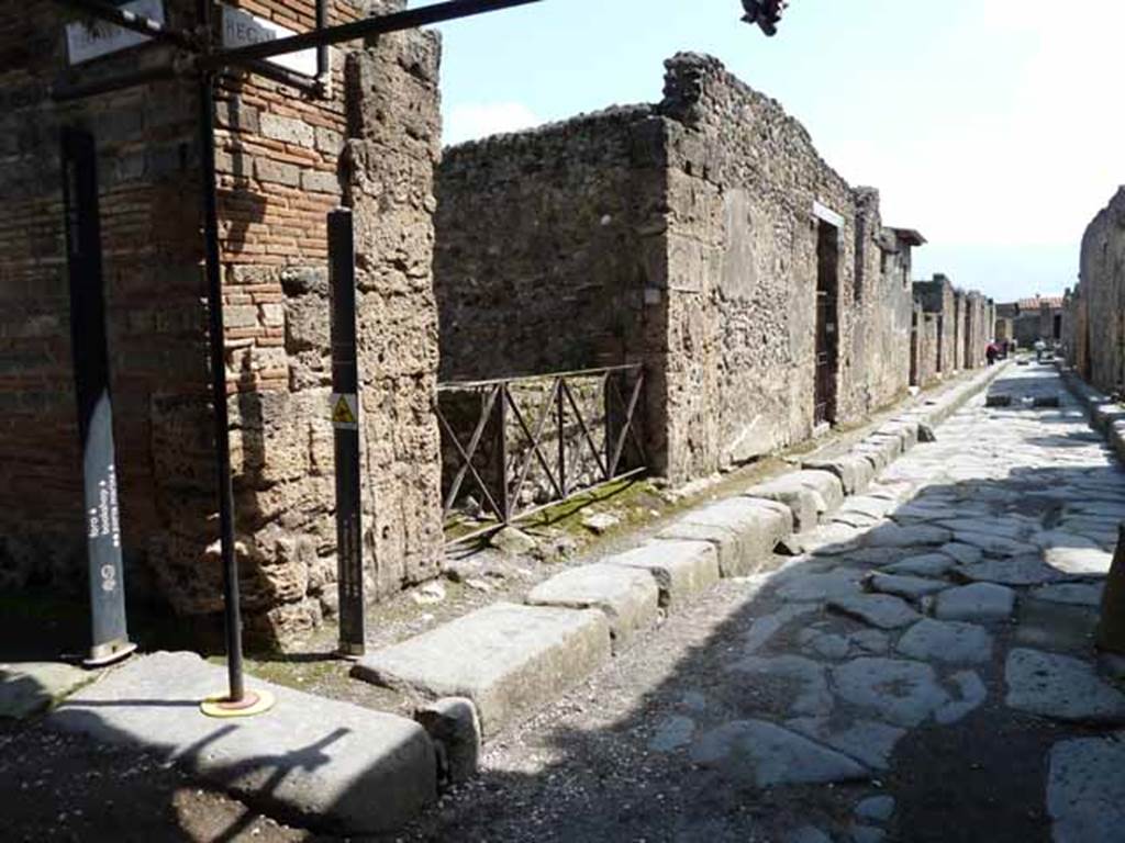 Vicolo dei Vettii, east side. May 2010. Looking south along VI. 14.