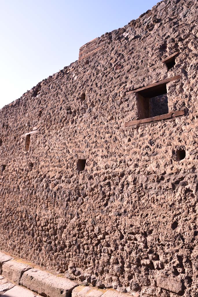 Vicolo del Citarista, west side, Pompeii. October 2019. Detail from west wall, looking south.
Foto Tobias Busen, ERC Grant 681269 DÉCOR.