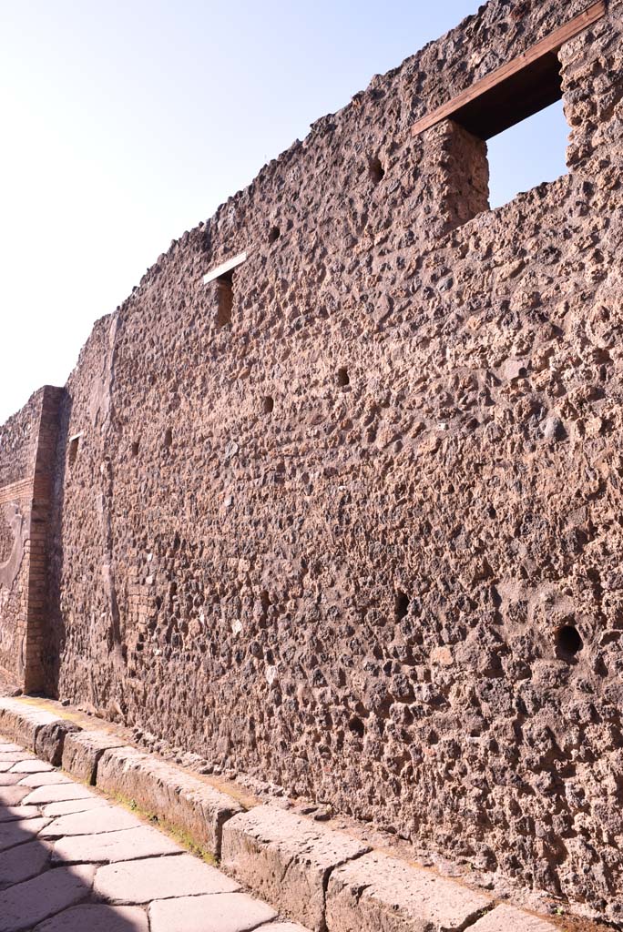 Vicolo del Citarista, west side, Pompeii. October 2019. West wall, looking south.
Foto Tobias Busen, ERC Grant 681269 DÉCOR.