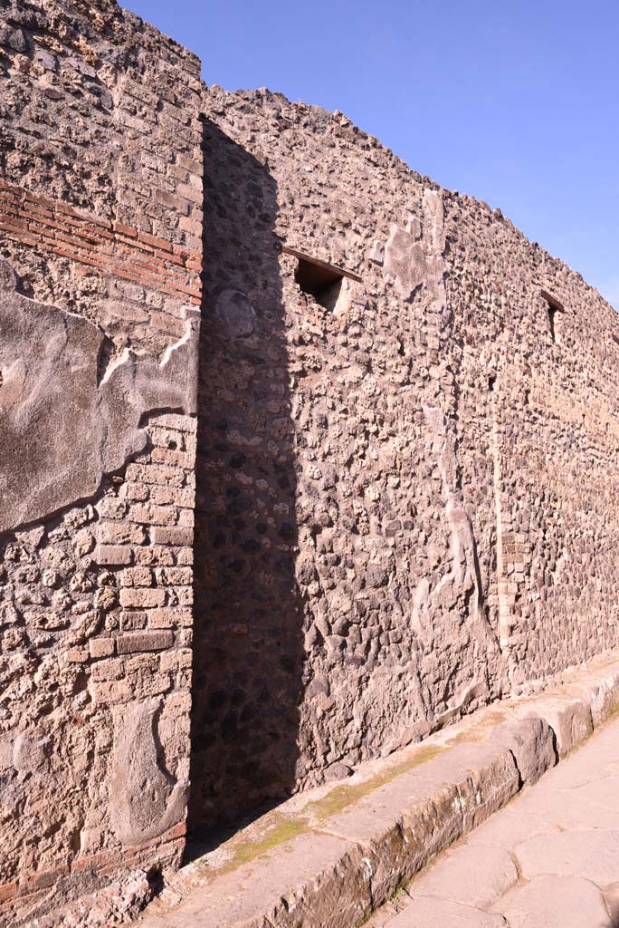 Vicolo del Citarista, west side, Pompeii. October 2019. Looking north.
Foto Tobias Busen, ERC Grant 681269 DÉCOR.