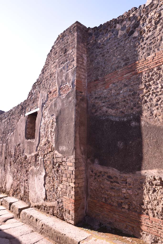 Vicolo del Citarista, west side, Pompeii. October 2019. Looking south.
Foto Tobias Busen, ERC Grant 681269 DÉCOR.