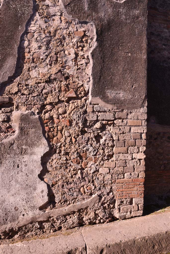 Vicolo del Citarista, west side, Pompeii. October 2019. Detail from north side of window.
Foto Tobias Busen, ERC Grant 681269 DÉCOR.