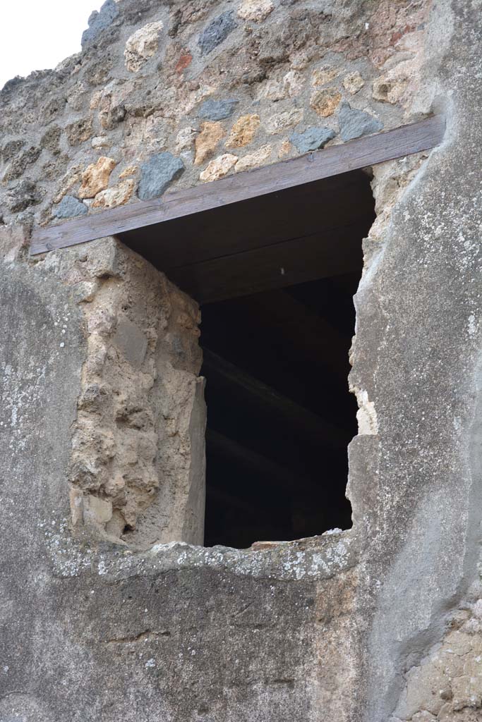 Vicolo del Citarista, west side, Pompeii. May 2019. Detail of window and stucco around it.
Foto Tobias Busen, ERC Grant 681269 DÉCOR.