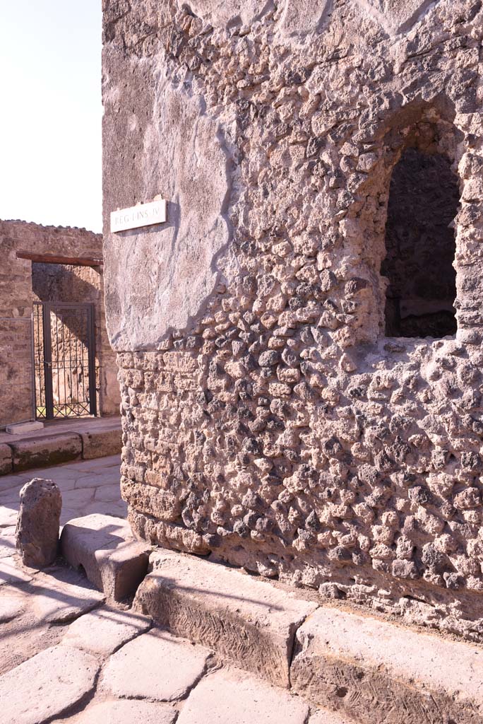Vicolo del Citarista, west side, Pompeii. October 2019.
Detail of south end of west wall at junction with Vicolo del Menandro, on left.
Foto Tobias Busen, ERC Grant 681269 DÉCOR.