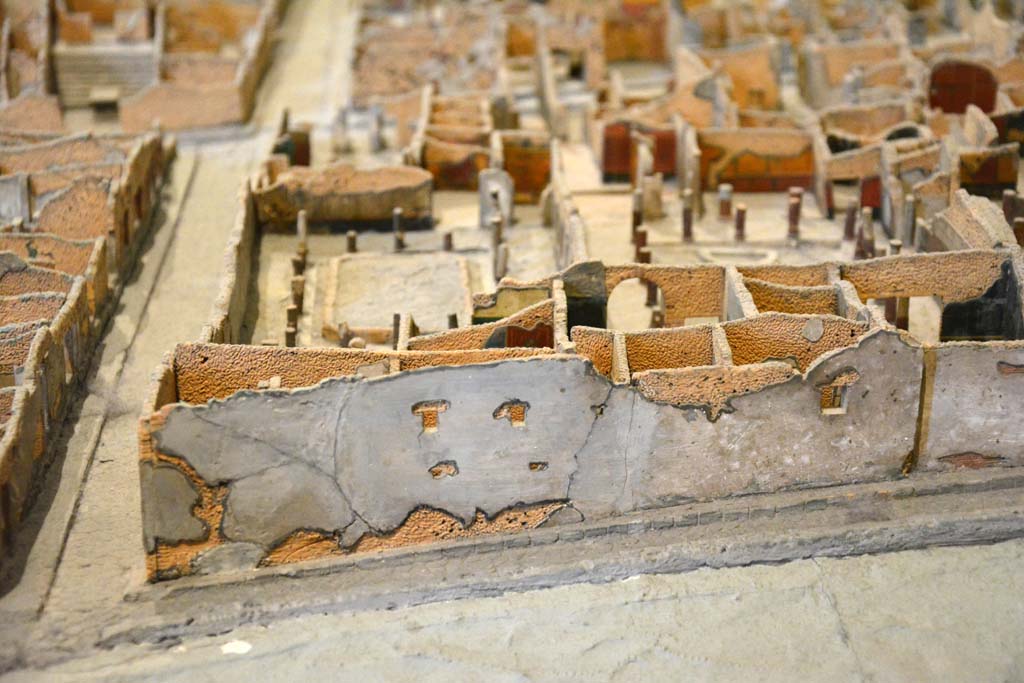 Vicolo del Citarista, south end, Pompeii. May 2019.
Detail from model of wall on west side of roadway, side wall of I.4.28 and I.4.5/25.
Foto Tobias Busen, ERC Grant 681269 DÉCOR.