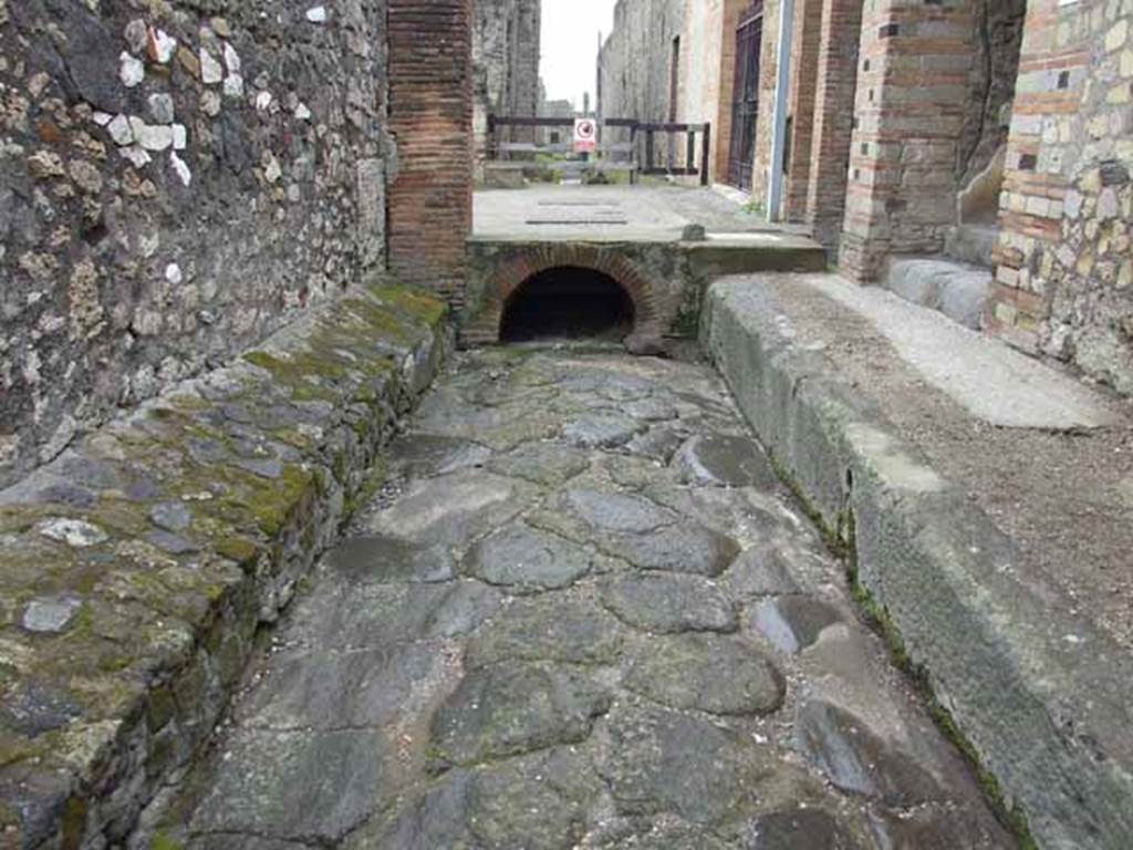 Vicolo del Farmacista. May 2010. Looking south to drain under road junction with Via delle Terme.