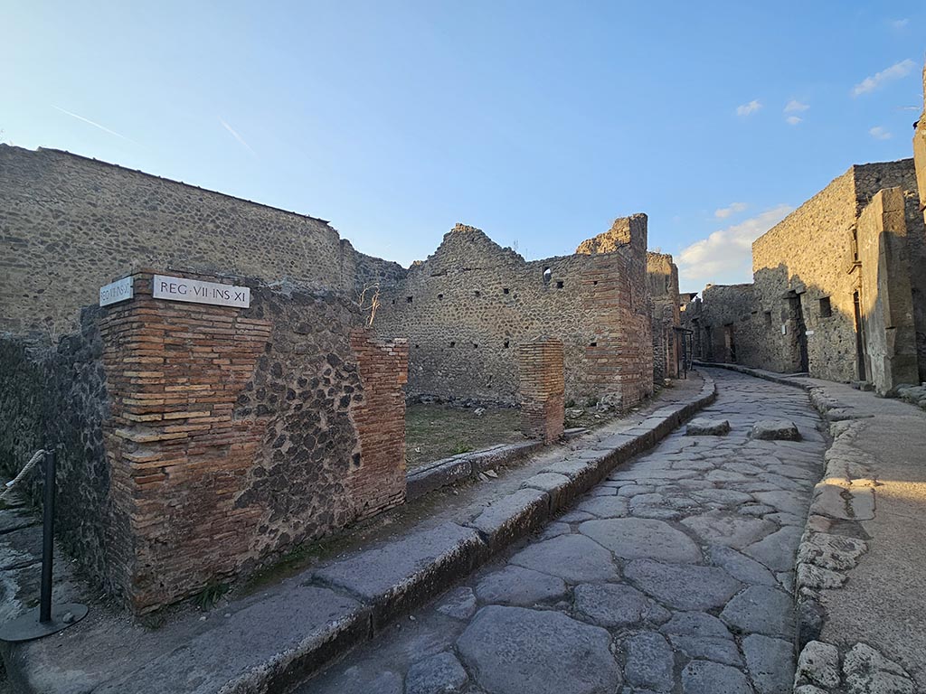 Vicolo del Lupanare, Pompeii. November 2024. 
Looking towards entrance doorways VII.11.17 and 16 on west side of vicolo. Photo courtesy of Annette Haug.
