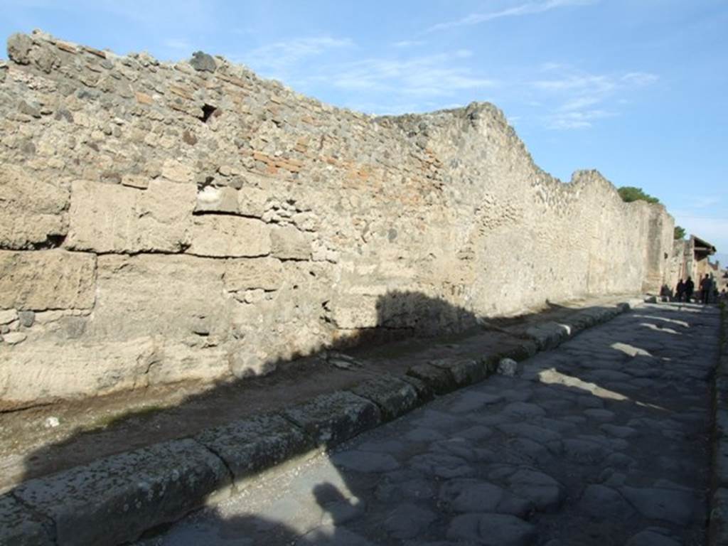Vicolo del Menandro. North side. Looking east. December 2007.

