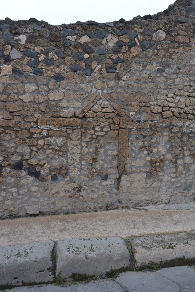 Vicolo del Menandro, Pompeii. March 2018. Detail, looking north to south wall of Insula. 
Foto Tobias Busen, ERC Grant 681269 D�COR.
