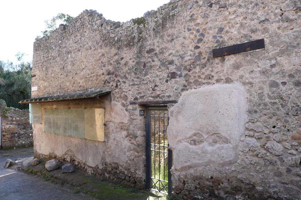 Vicolo dell�Efebo. December 2018. 
Looking towards west side of roadway at south end, near doorway to I.7.13. Photo courtesy of Aude Durand.

