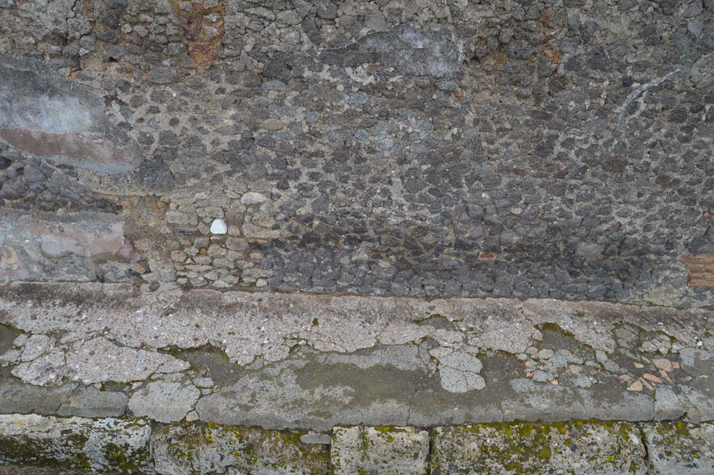 Vicolo della Fullonica, Pompeii. March 2018. Looking east, detail of lower wall and pavement, continuation south.
Foto Taylor Lauritsen, ERC Grant 681269 DÉCOR.