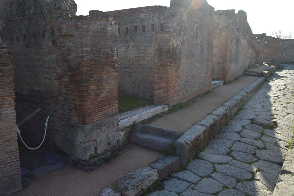 Vicolo della Regina. March 2018. Looking west from VIII.2.32. 
Foto Taylor Lauritsen, ERC Grant 681269 DÉCOR.
