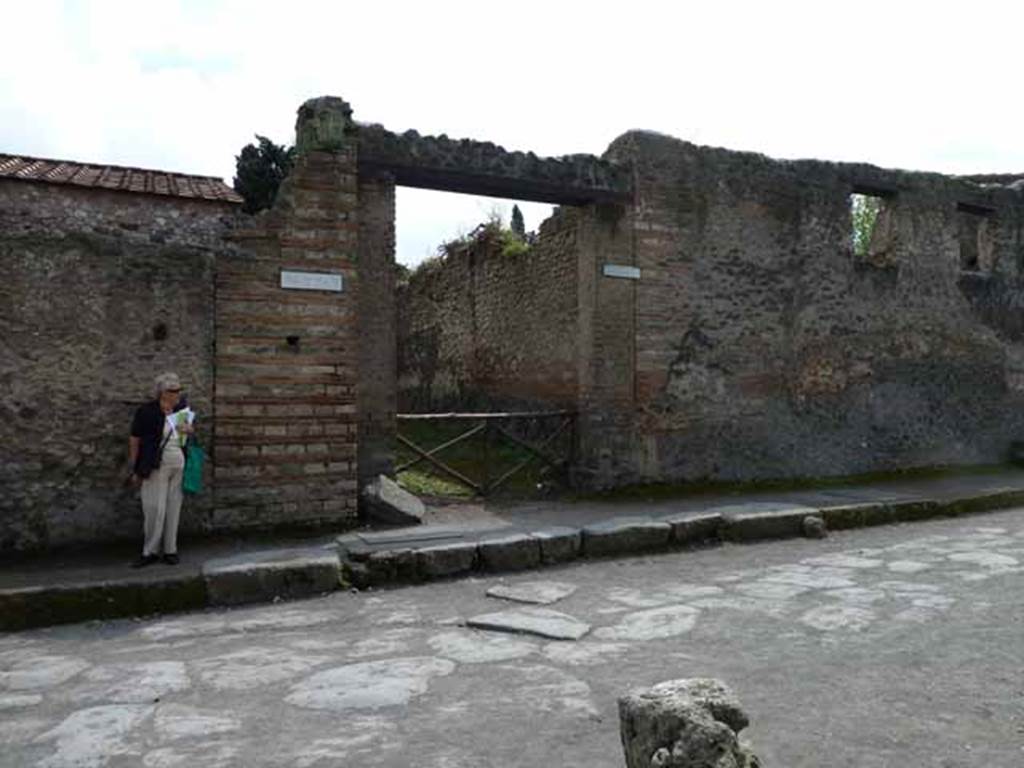 Via dell�Abbondanza, south side. May 2010. Junction with Vicolo della Venere, between II.3 and II.2.