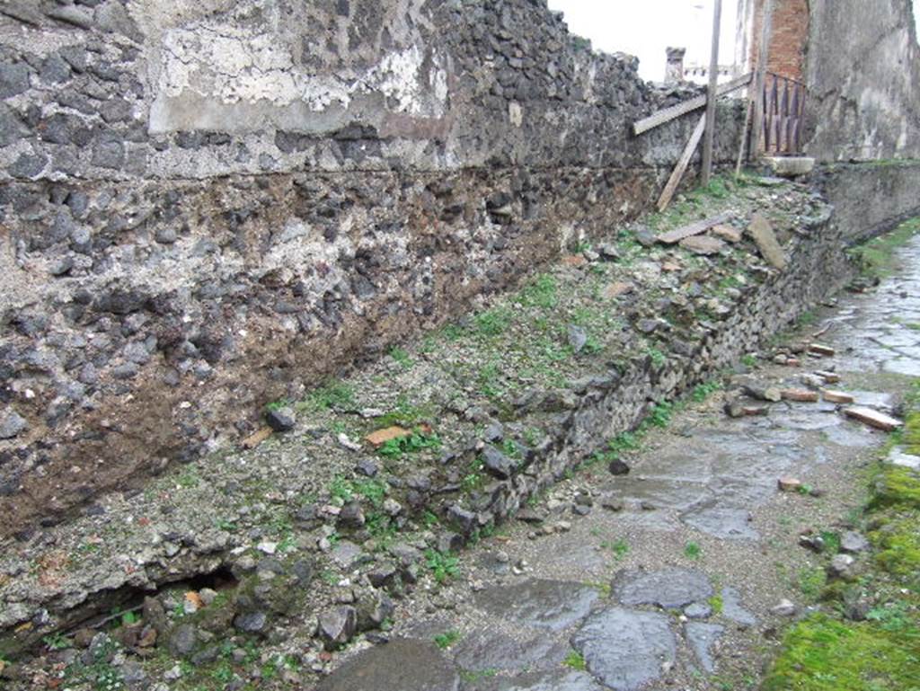 Vicolo di Championnet. North side. Looking east towards ramp at VIII.1.6. December 2005.