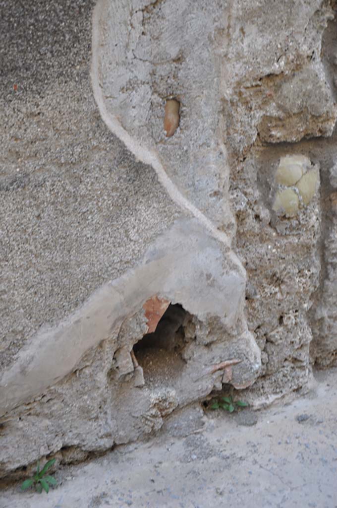 Vicolo di Tesmo, east side, Pompeii. July 2017.
Detail from lower wall of IX.5.2/22 on north side of entrance doorway of IX.5.22.
Foto Annette Haug, ERC Grant 681269 DÉCOR