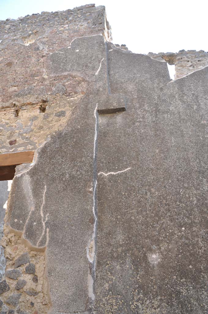 Vicolo di Tesmo, east side, Pompeii. July 2017. Stucco on upper south side of doorway at IX.5.22.
Foto Annette Haug, ERC Grant 681269 DÉCOR