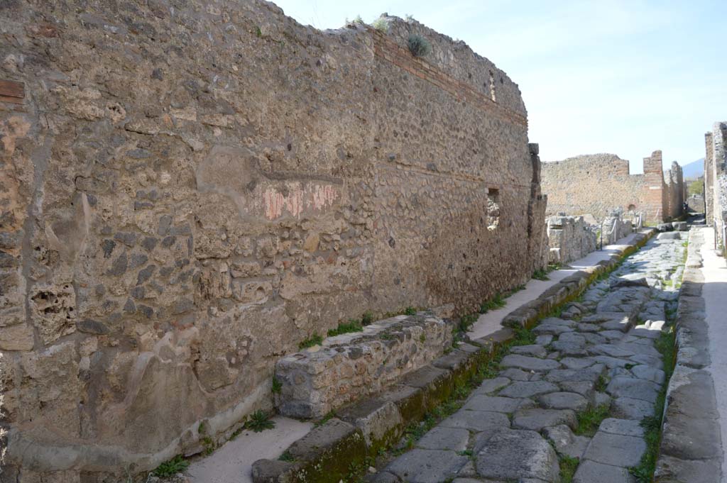 Vicolo di Tesmo, west side, Pompeii, March 2019. Looking north from IX.3.20, on left.
Foto Taylor Lauritsen, ERC Grant 681269 DÉCOR.