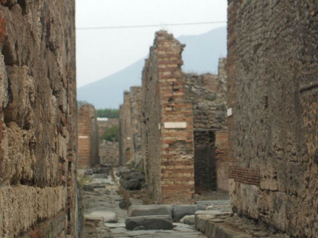 Vicolo di Tesmo, from between IX.2 and IX.7. Looking north to junction between IX.3 and IX.6, and unnamed vicolo, on left and right. May 2005.