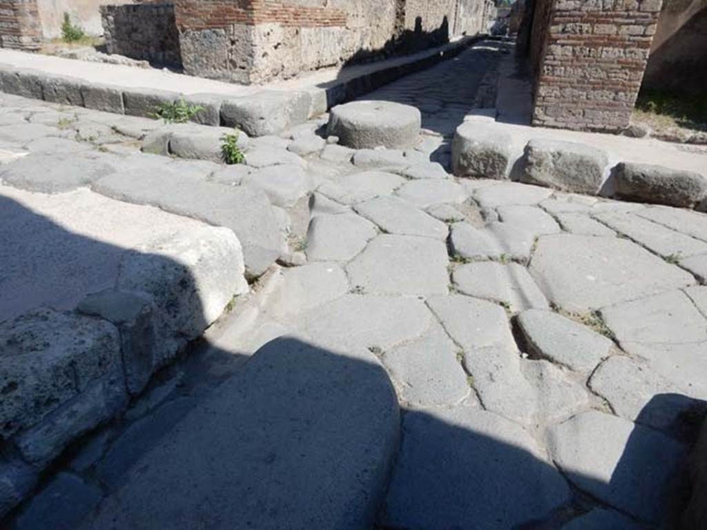 Vicolo di Tesmo, Pompeii. May 2017. Looking south between IX.7 and IX.2, from junction with unnamed vicolo. Photo courtesy of Buzz Ferebee.