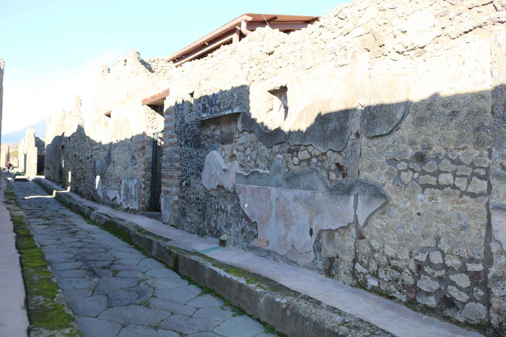 Vicolo di Tesmo, east side, Pompeii. December 2018.
Looking north from junction with Vicolo di Balbo towards IX.7.20. Photo courtesy of Aude Durand.