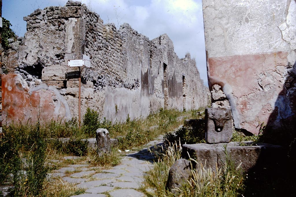 Vicolo di Tesmo, Pompeii. 1964.
Looking north, with Vicolo di Balbo, on the left, and IX.7, on the right at rear of fountain. Photo by Stanley A. Jashemski.
Source: The Wilhelmina and Stanley A. Jashemski archive in the University of Maryland Library, Special Collections (See collection page) and made available under the Creative Commons Attribution-Non-Commercial License v.4. See Licence and use details.
J64f1602