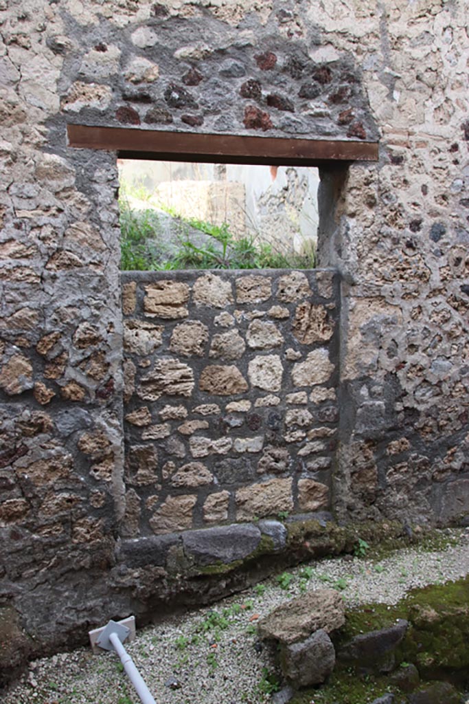 Vicolo dei Balconi, Pompeii. October 2022. 
Looking east to entrance doorway B8. Photo courtesy of Klaus Heese.
