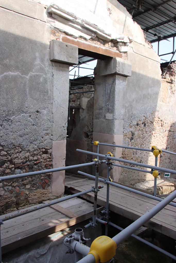 Vicolo dei Balconi, east side, Pompeii. October 2022. 
Doorway into Casa del Giardino, doorway we shall call (10). Photo courtesy of Klaus Heese. 

