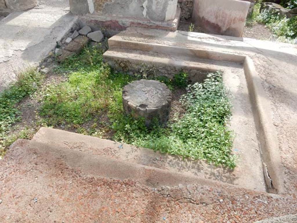 Tempio dionisiaco in località Sant’Abbondio di Pompei. May 2018. South triclinium B looking east.
Photo courtesy of Buzz Ferebee.