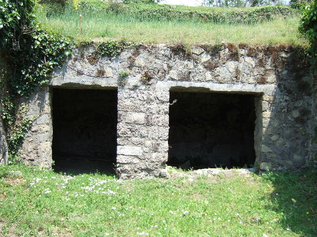 HGE20 Pompeii. May 2006. Doorway to room in north-east corner.