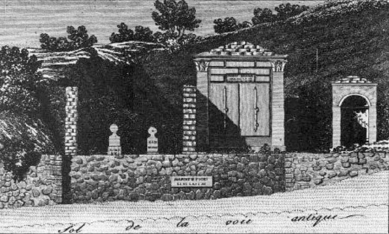 HGE42 Pompeii. December 2006. Two columellae in front of south side of tomb.