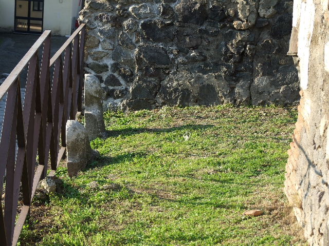 Pompeii. December 2006. Columella found in situ at front of HGE42.
This columella has the inscription
ARRIAE M L 
VTILI.

According to Epigraphik-Datenbank Clauss/Slaby (See www.manfredclauss.de) this reads

Arriae M(arci) l(ibertae)
Utili       [CIL X 1044]

According to Kockel it is not mentioned in the excavation reports.
He presumes it to have been found in 1774 at the same times as the marble plaques.
The back takes the form of a feminine hairstyle with a bun at the back of the head.
See Kockel V., 1983. Die Grabbauten vor dem Herkulaner Tor in Pompeji. Mainz: von Zabern. (p. 181).