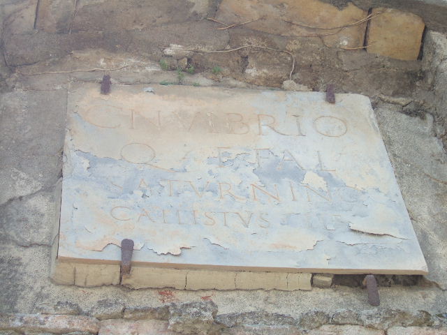 HGW23 Pompeii. May 2010. Remains of triclinium.