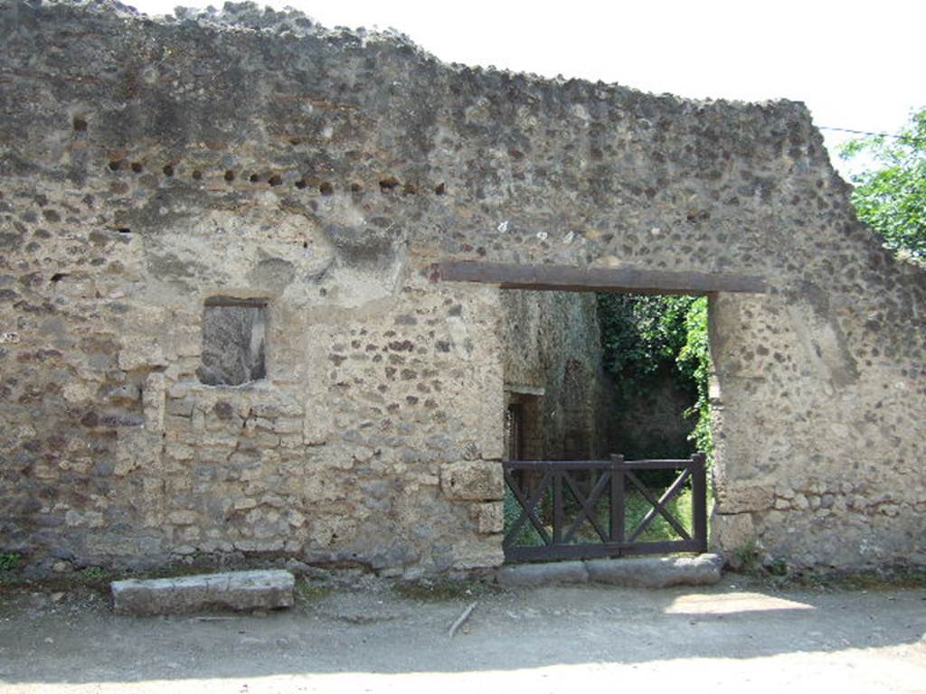 HGW25 Pompeii. May 2006. Looking west towards side entrance to Villa of Diomedes.
According to Fontaine, this would have been the entrance for the wagons/carts and would have led into the worker’s areas. 
