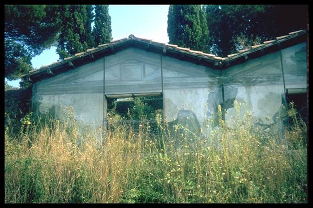 Pompeii Porta Nocera. Tomb 11ES. Looking south to entrance.
Explored between August and October 1955.
Photographed 1970-79 by Günther Einhorn, picture courtesy of his son Ralf Einhorn.