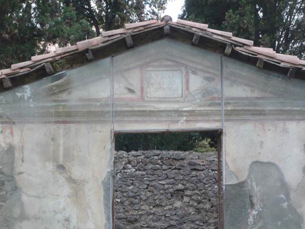 Pompeii Porta Nocera. Tomb 11ES. May 2011.
Triangular top with cornice around all three sides and marble plaque above the door.
Photo courtesy of Buzz Ferebee.