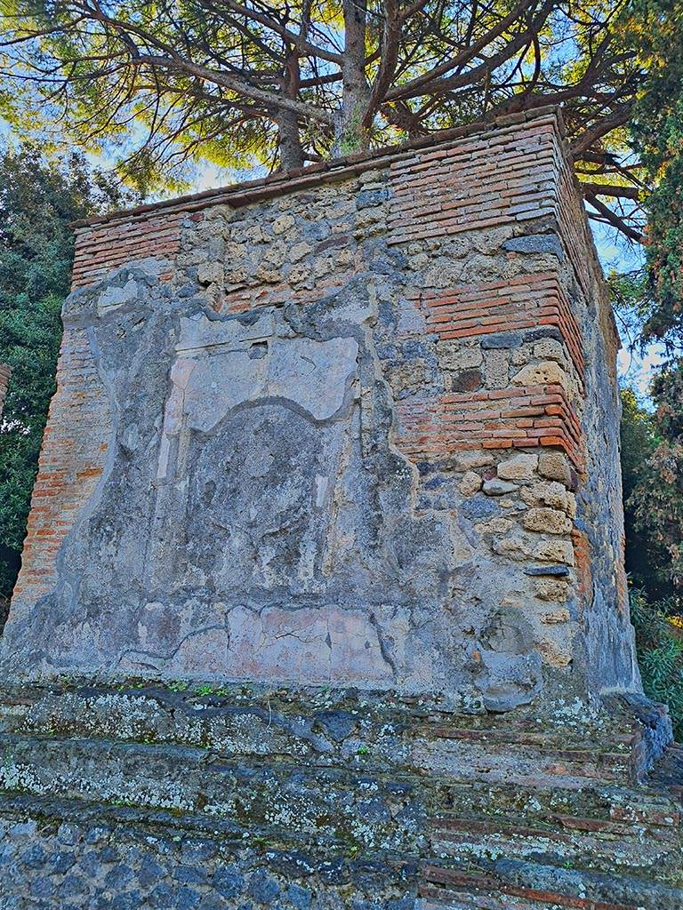 Pompeii Porta Nocera. October 2024.
Tomb 13ES. Looking south towards north side of Via delle Tombe. Photo courtesy of Giuseppe Ciaramella.
