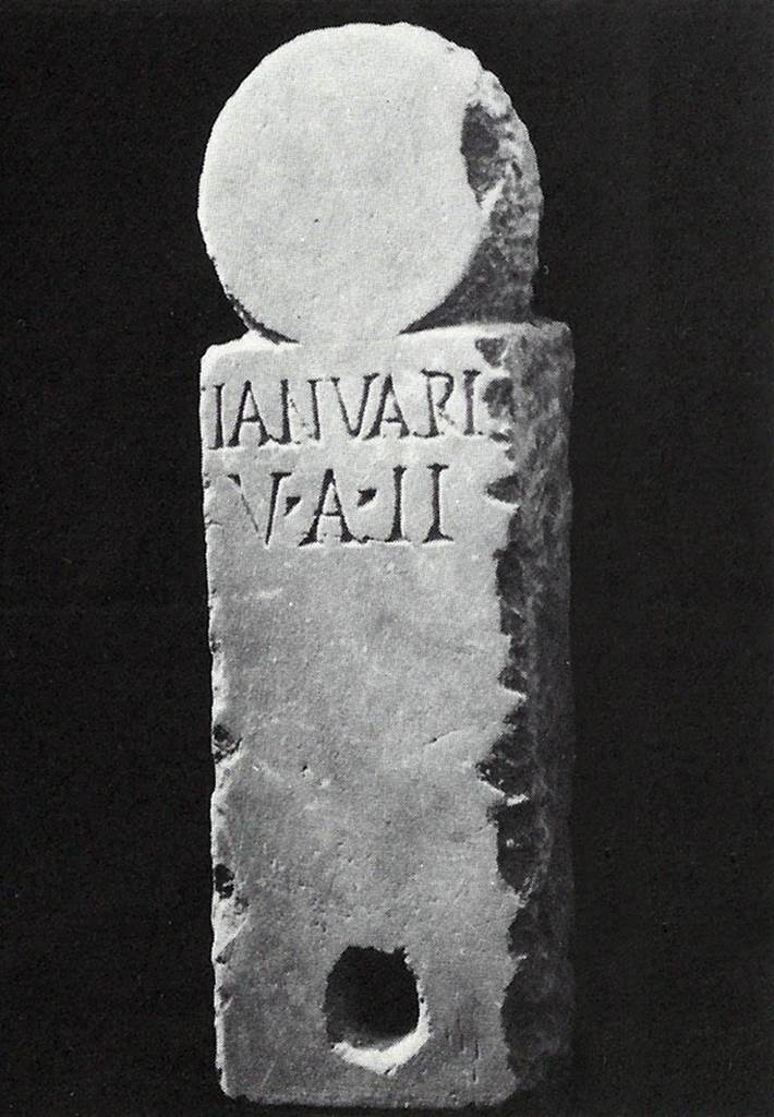 Pompeii Porta Nocera. Tomb 15ES. Columella of Ianuarius.
This has the inscription IANVARIS V(ixit) A(nnis) II.
Also found was a columella with the inscription VITALIS PVER V(ixit) ANN(is) III.
These were the sons of Lucius Barbidius Communis and Pithia Rufilla commemorated on the front plaque.
See D’Ambrosio, A. and De Caro, S., 1983. Un Impegno per Pompei: Fotopiano e documentazione della Necropoli di Porta Nocera. Milano: Touring Club Italiano. (15ES).