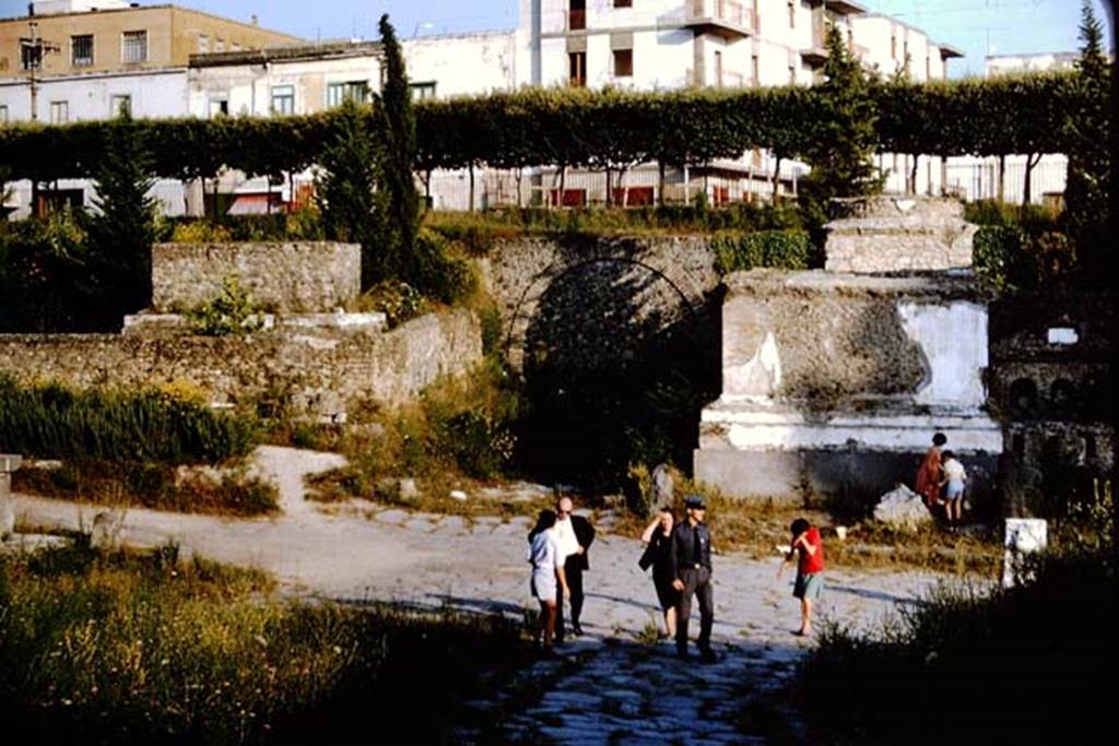 Pompeii Via delle Tombe. 1964. Looking south from Porta Nocera. Photo by Stanley A. Jashemski.
Source: The Wilhelmina and Stanley A. Jashemski archive in the University of Maryland Library, Special Collections (See collection page) and made available under the Creative Commons Attribution-Non Commercial License v.4. See Licence and use details.
J64f1651