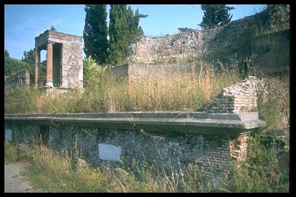 Pompeii Porta Nocera Tombs 11OS and 9OS. Photographed 1970-79 by Günther Einhorn, picture courtesy of his son Ralf Einhorn.
