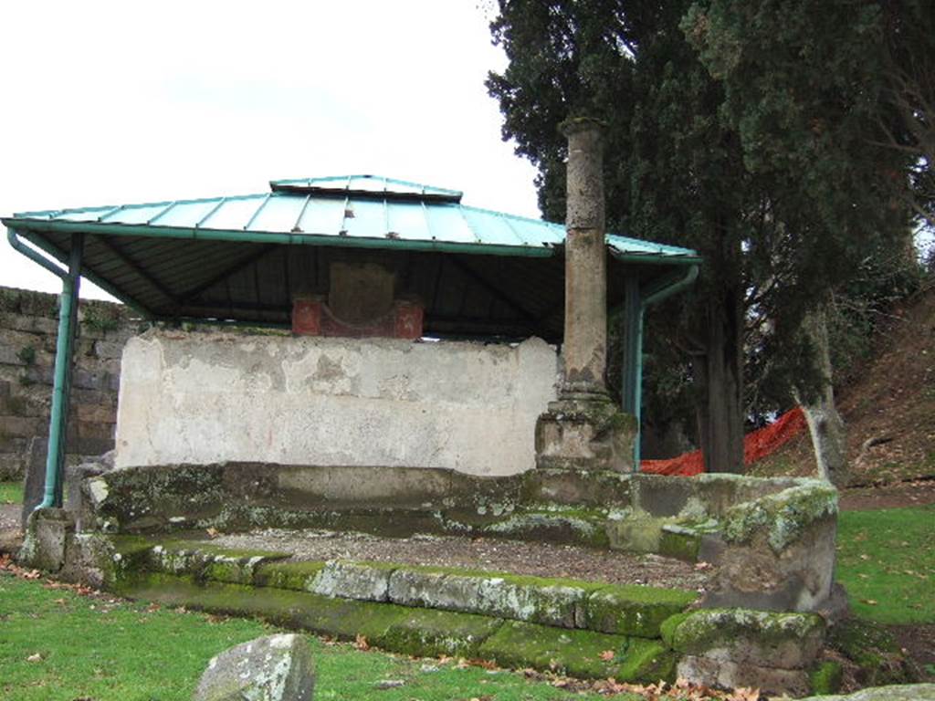VGK Pompeii. December 2005. Tomb of Arellia Tertulla, daughter of Numerius and wife of Veius Fronto.
The schola tomb has a lion�s paw or claw at each end. 
In the centre was a plinth which had two marble plaques. 
