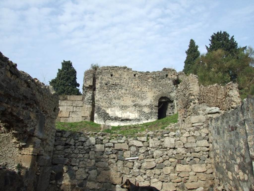 T12 Pompeii. December 2007. City walls adjacent to Tower XII, on west side. 