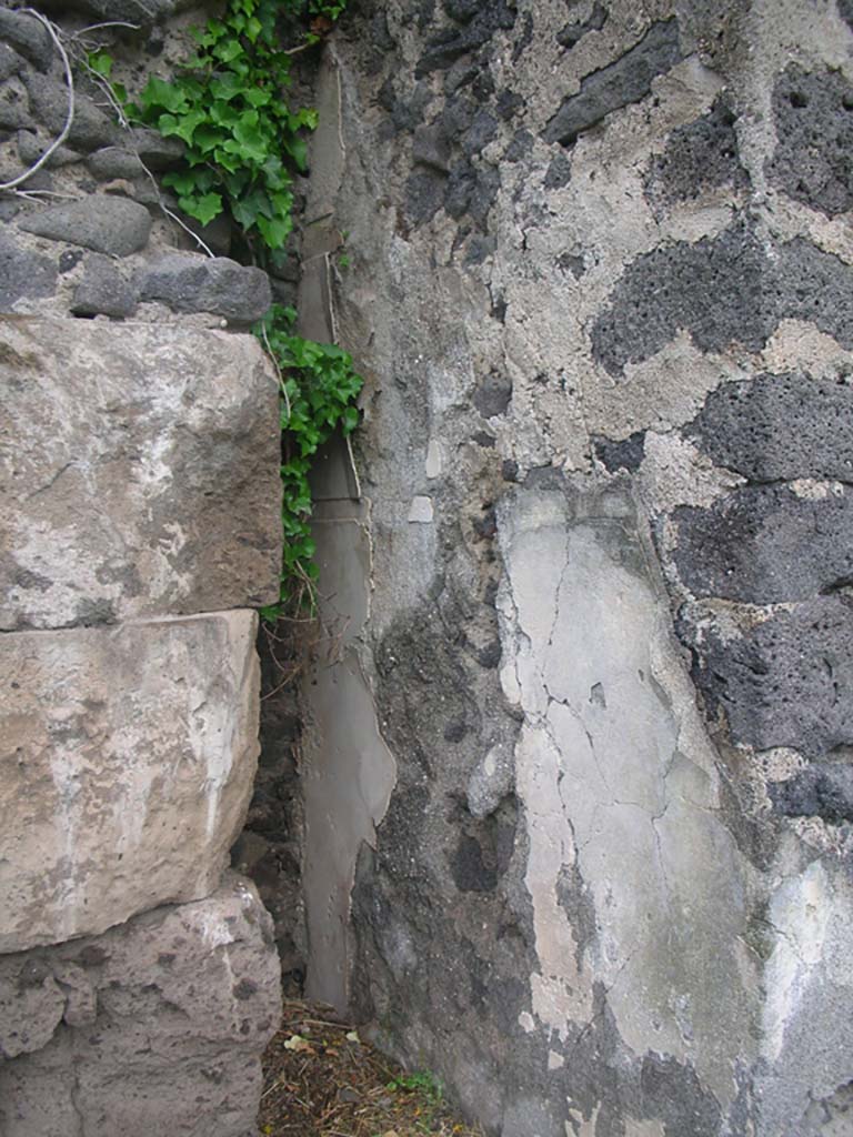 T12 Pompeii. Tower XII. December 2007. Looking south-west from outside city walls towards tower.