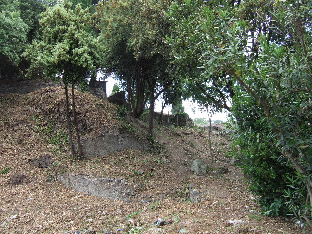 Possible site of Pompeii Tower I from VIII.7.30 Triangular Forum. May 2006. Looking east.