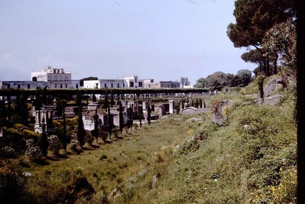 T3. Pompeii. 1964. Looking west towards east side of Tower, on right. Photo by Stanley A. Jashemski.
Source: The Wilhelmina and Stanley A. Jashemski archive in the University of Maryland Library, Special Collections (See collection page) and made available under the Creative Commons Attribution-Non Commercial License v.4. See Licence and use details.
J64f1129