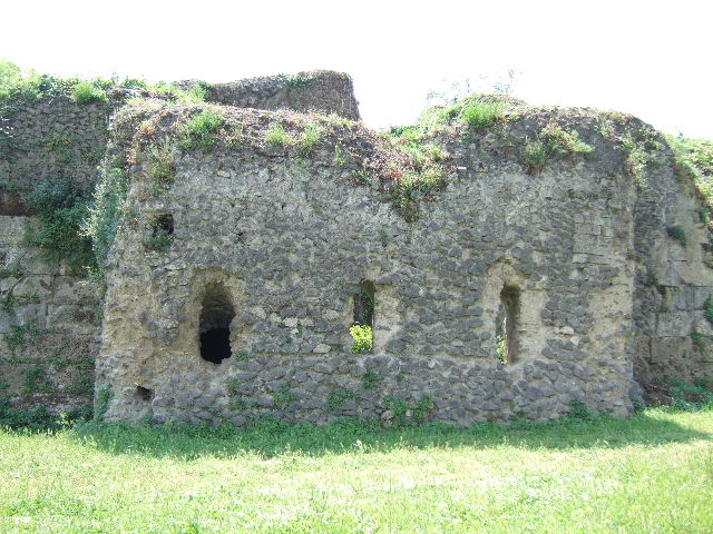 T7 Pompeii. Tower VII. May 2006. Looking through window on east end of north wall.