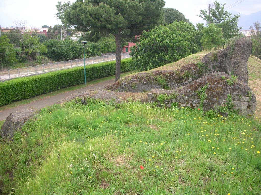 Tower VII, Pompeii. May 2010. Looking east along Walls towards Tower. Photo courtesy of Ivo van der Graaff.