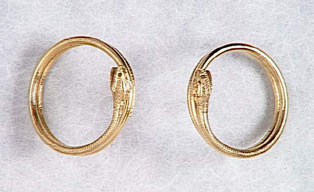 Villa della Pisanella, Boscoreale. Boscoreale Treasure. Pair of gold coiled snake bracelets.
Tr�sor de Boscoreale. Paire de bracelets de serpent enroul�s, en or. 
Now in the Louvre, inventory numbers BJ976 and BJ977.
Photo � RMN-Grand Palais (mus�e du Louvre)/Les fr�res Chuzeville.
