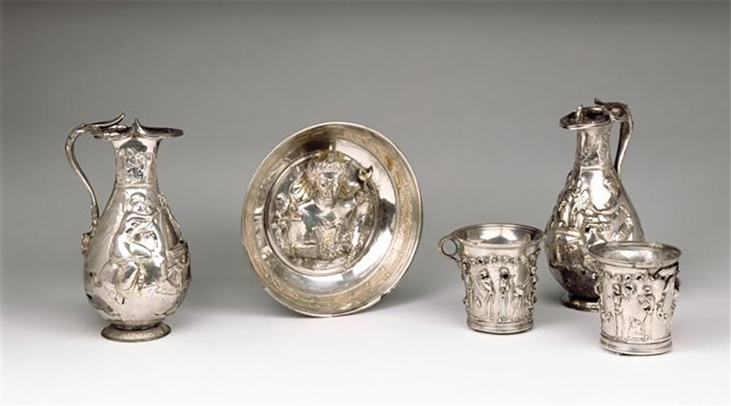 Villa della Pisanella, Boscoreale. Boscoreale treasure: ewers, cups with skeletons, cup. 
Louvre inventory numbers  BJ1898, BJ1969, BJ1923, BJ1924, BJ1899.

Tr�sor de Boscoreale : aigui�res, gobelets aux squelettes, coupe. 
Num�ros d'inventaire du Louvre BJ1898, BJ1969, BJ1923, BJ1924, BJ1899.
Photo (C) RMN-Grand Palais (mus�e du Louvre) / Herv� Lewandowski.

