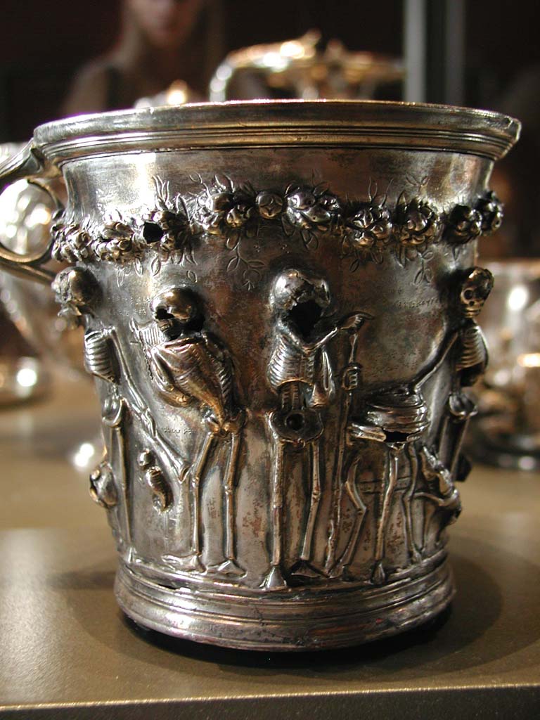 Villa della Pisanella, Boscoreale. Boscoreale silver. One of two skeleton cups. Under garlands of roses: four scenes. Dotted inscriptions giving meaning accompanied by epicurean maxims. Skeletons representing renowned authors: Euripides, Sophocles, Menander, Moschion, and philosophers: Zeno, Epicure, Monime of Athens, Demetrius of Phalerum accompanied by explicit sentences.

Une des deux gobelets aux squelettes. Sous des guirlandes de roses : quatre sc�nes. Inscriptions en pointill� donnant la signification accompagn�s de maximes �picuriennes. Les squelettes repr�sentant des auteurs de renom : Euridipe, Sophocle, M�nandre, Moschion, et des philosophes : Z�non, Epicure, Monime d'Ath�nes, D�m�trois de Phal�re accompagn�s de sentences explicites.

Now in the Louvre, inventory numbers BJ1923 and BJ1924.
