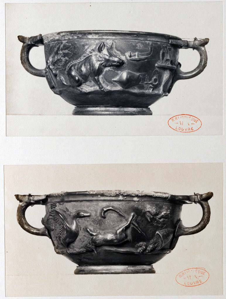 Villa della Pisanella, Boscoreale. Bowl decorated with hospitality gifts, with the name of Sabeinos.
Side 1. Beets, wild boar, amphora, knife, table laden with silverware.
Side 2. Shrimps, goose, dead hare, thrushes, basket of grapes.
Ecuelle d�cor�e de pr�sents d'hospitalit�, avec le nom de Sabeinos.
C�t� 1. Raves, sanglier, amphore, couteau, table charg�e d'argenterie.
C�t� 2. Crevettes, oie, li�vre mort, grives, hott�e de raisins.
Voir/see Gervais-Courtellemont, Jules, 1895. Tr�sor de Boscoreale : Album de 17 planches. L'Institut national d'histoire de l'art (INHA), Pl. 16.
Document plac� sous � Licence Ouverte / Open Licence � Etalab 
Voir/See De Villefosse H., 1899. L'argenterie et bijoux d'or du tr�sor de Boscoreale description des pi�ces conserv�es au Mus�e du Louvre: Monuments et Memories 5 1899 with supplement 1902, pl. XV.
